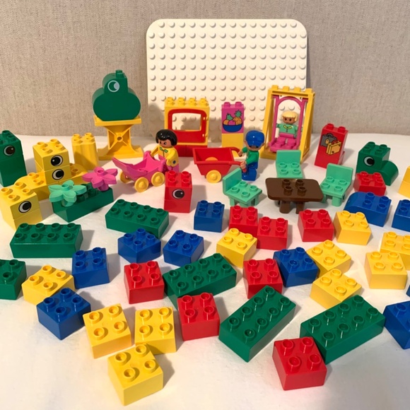 Vintage Lego Duplo Family Play Blocks 75 Pieces With Building Plate - Picture 9 of 10